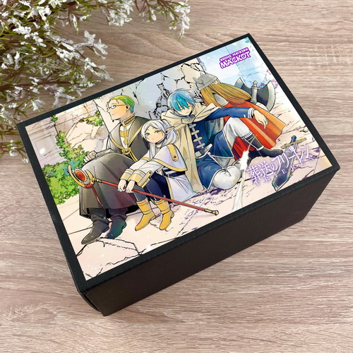 Коробка міні Sousou no Frieren 01 з наклейкою 17х12х10см - фото 1 Коробка міні Sousou no Frieren 01 з наклейкою 17х12х10см - фото 1